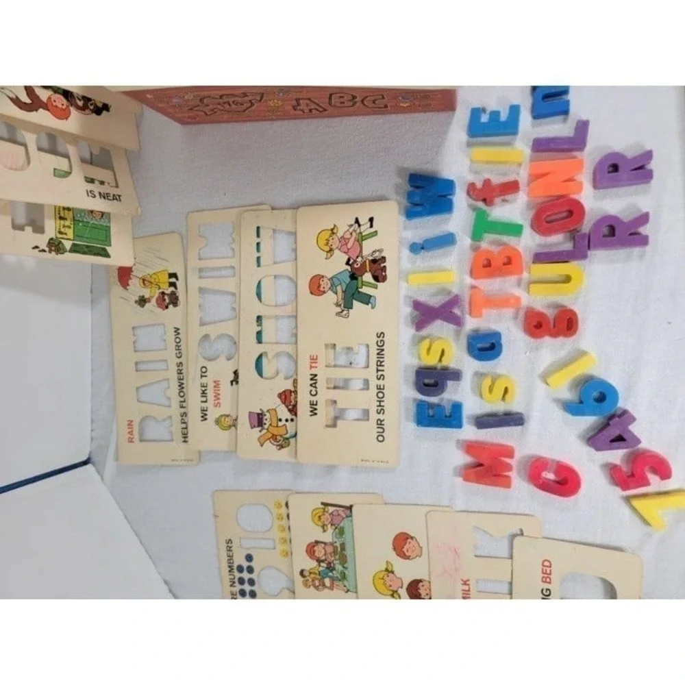 Vtg 1972 Fisher Price School Days Play Desk Magnetic Letters Cards Numbers Chalk